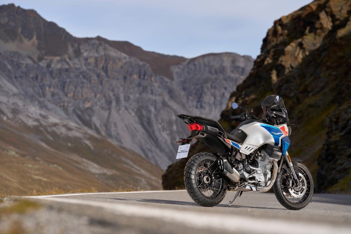 "Stelvio allo Stelvio": la grande festa Moto Guzzi per i 200 anni del passo alpino più leggendario
